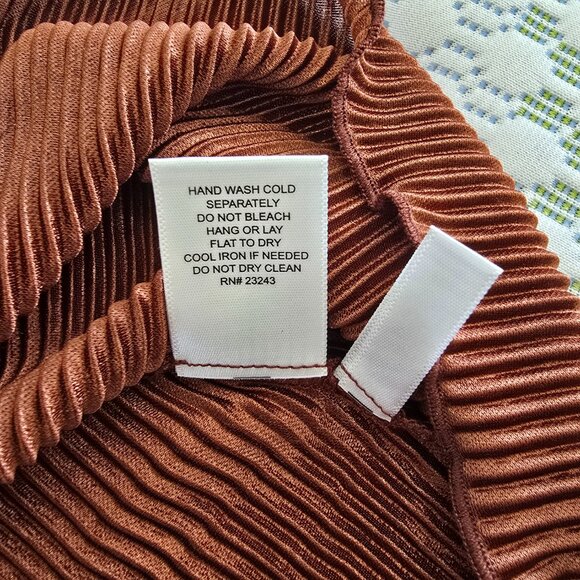 New York & Company Women's Plus Size Brown Pleated Knit Plisse Top Size 2X - Picture 8 of 10